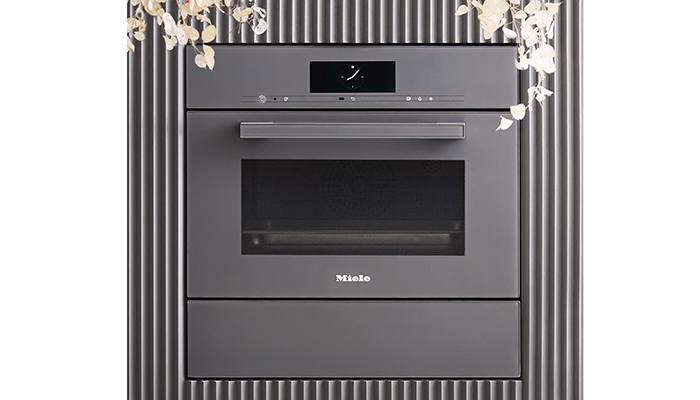 Featuring touch controls for a sleek, seamless aesthetic, Miele’s Generation 7000 VitroLine DGC7845 Steam Combination Oven comes with its HydroClean feature, which uses steam to help break down food residue for easier cleaning