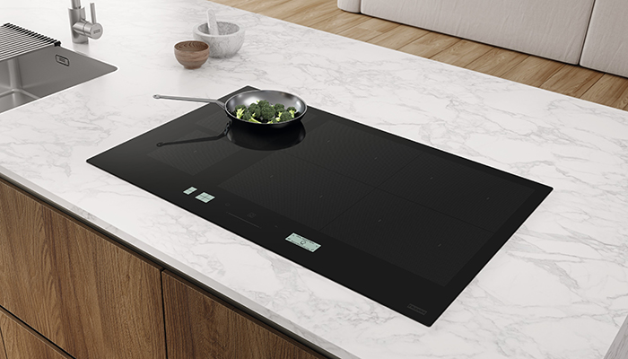 Franke’s Mythos induction hob is available in 3 sizes – 86cm, 77cm and 65cm  – with 6 cooking zones, including a Flex Pro zone for all sizes of pots and pans with 18 power levels plus booster function and 63 CookAssist functions