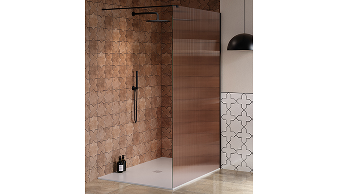 The Tissino Tavo fluted fixed front panel comes with a 1200mm stabilising bar available in a choice of brushed brass, matt black or chrome finish. Glass panels are all 2000mm high and come in a choice of width up to 1700mm. Glass panels come in 3 options: ultra clear, grey or fluted glass