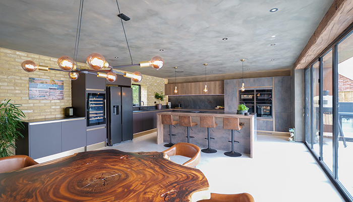 This perfectly zoned Masterclass kitchen designed by Sigma 3 Kitchens incorporates the H-Line Madoc Urban Suede, Ligna Farmhouse Oak and Sutton Burnt Umber Collections creating a spacious, free-flowing layout