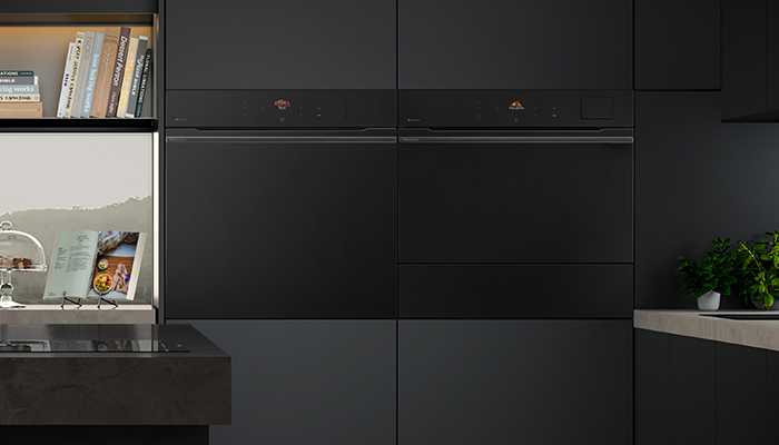 The Blackline Hi8 BAS6PH8BUKWF electric oven from Hisense features a ‘Steam Add Pro’ function, that includes a built-in steam generator with a 1.2L water tank and a self clean ‘Steam Clean’ option that loosens grease and grime in 30 minutes