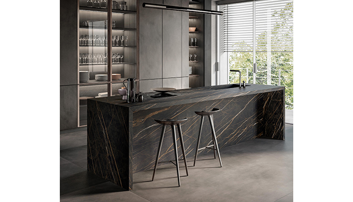 A striking design, Noir Desir looks sleek and impactful in this contemporary urban kitchen