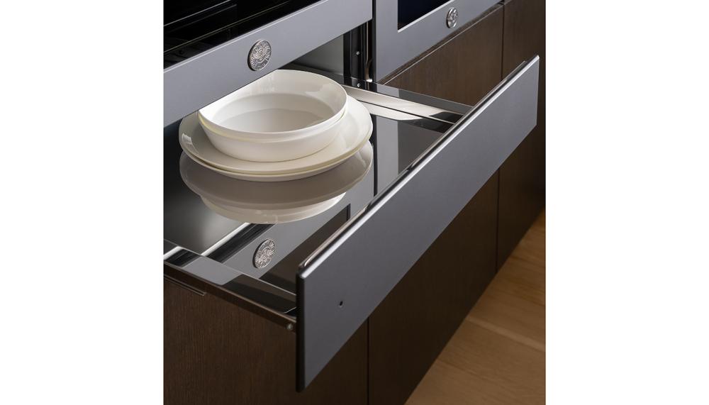 The WD60PRON warming drawer from Bertazzoni&rsquo;s Professional Series has a large 25kg capacity and offers temperatures from 30&deg;C to 85&deg;C. With a soft-motion push/pull action, it moves effortlessly on full extension glides