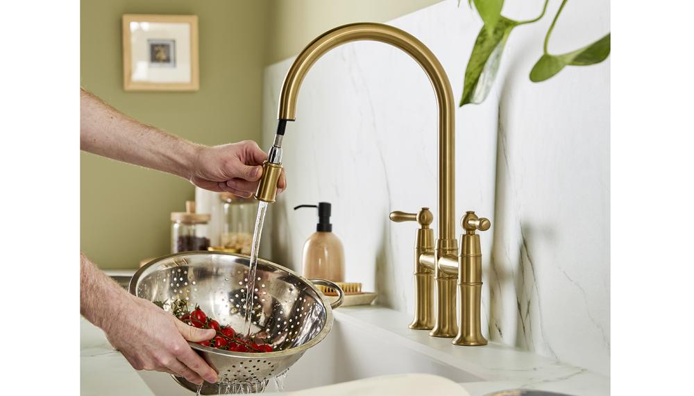 Clearwater&rsquo;s Elegance Bridge Mixer Pull-Out tap with 40cm extendable handset has a 2 function spray head that can be switched from needle jet flow to aerated flow. Available in chrome, brochure nickel and brushed bronze finishes