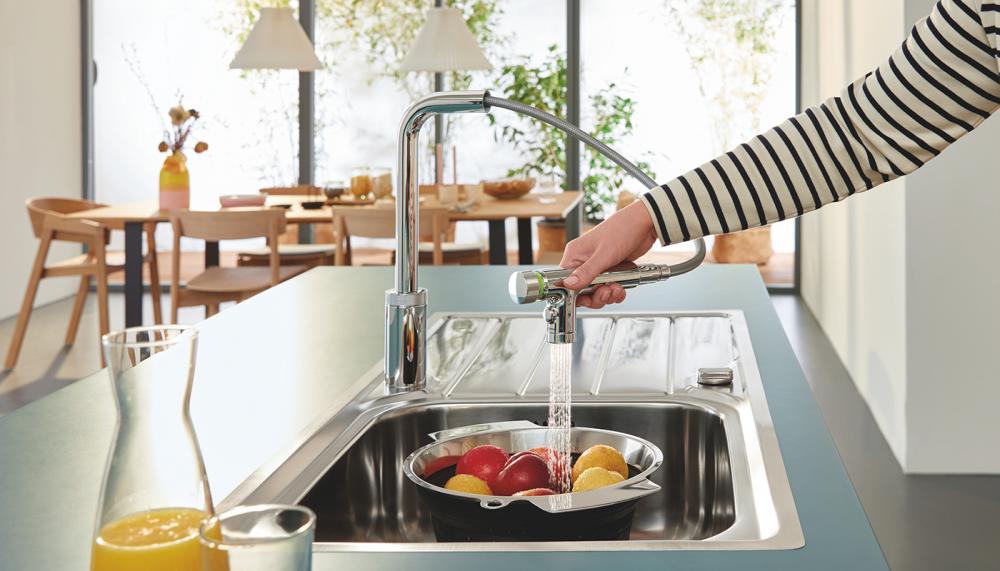 Grohe&rsquo;s Minta SmartControl Sink mixer tap in a Starlight chrome finish has a pull-out spray head that is fully retractable making it easy to prep vegetables and clean the sink without splashing. Simply start and stop the water flow with the push of a button