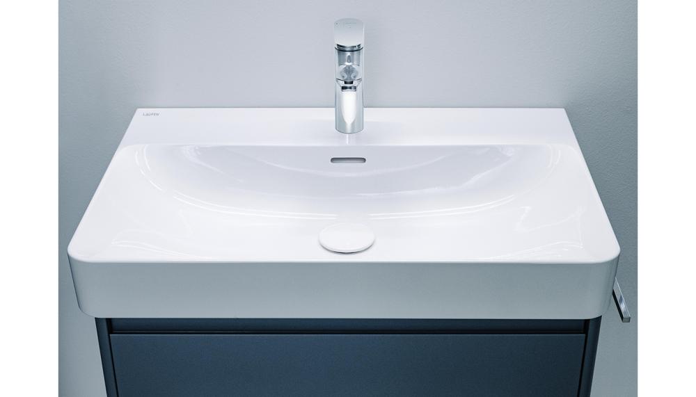Advancements in technology enabled Wirz to achieve new levels of precision with PRO X, with washbasins featuring smaller radiuses and thinner lines to provide more generous wash areas and a more refined, expressive design language