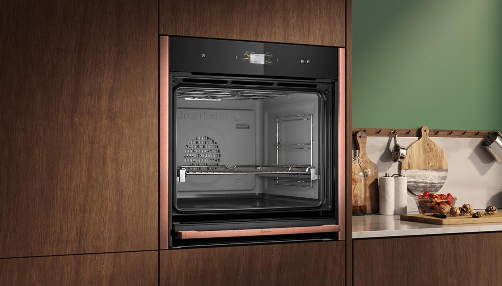 The NEFF B69FS5CY0A combi-steam oven includes ‘Intensive Steam’, using full steam up to 120°C and ‘Vario Steam’ allowing users to select one of 3 intensity levels for adding steam to their cooking, whether it’s roasting, grilling or baking. The water tank is integrated behind the control panel