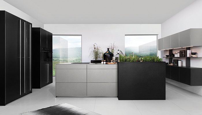 Metal Grey & Metal Black furniture cuts a striking figure across this industrial-style concept featuring Rotpunkt’s Titanium kitchen. Designers can make use of contrasting metallic tones and texture that, when faced with different strengths of light or time of day, transform again to offer a new perspective