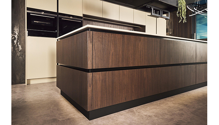 Novus Walnut island with Black Profiles