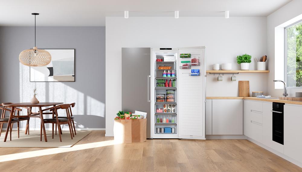 Bosch’s new integrated fridge-freezer range includes the KSN36 fridges with a capacity of 402 litres, and the GSN36 freezers offering 334 litres. Two large drawers for fish and meat, and one extra-large drawer for fruit and vegetables with adjustable humidity, are equipped with the VitaFresh XXL 0°C system that maintains temperatures at just above 0°C, making sure fresh food gets optimal storage conditions