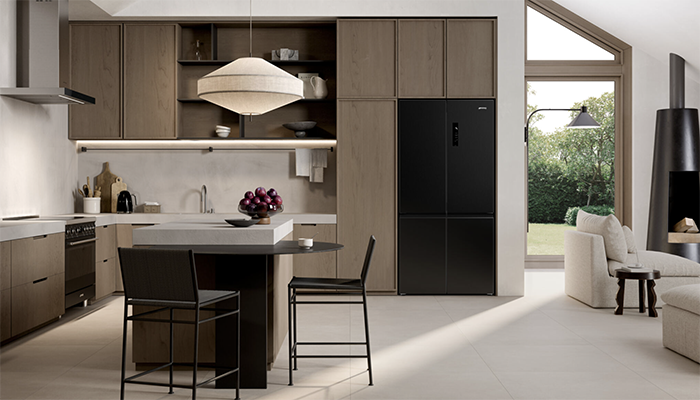 Smeg’s 91cm 4door fridge-freezer has a generous 343litre fresh food capacity and 179litre freezer capacity, with a dedicated Life Plus 0°C drawer for highly perishable items like fish, cheese, and meats. The Multizone system isolates a freezer compartment with adjustable temperature independent of the main compartment for maximum storage flexibility