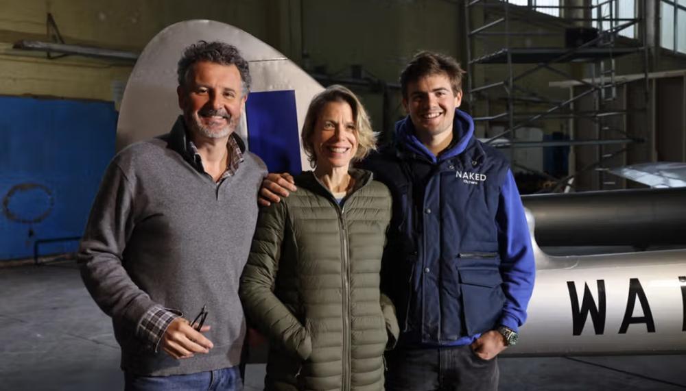 Alex, right, with his parents Jamie and Jayne Everett