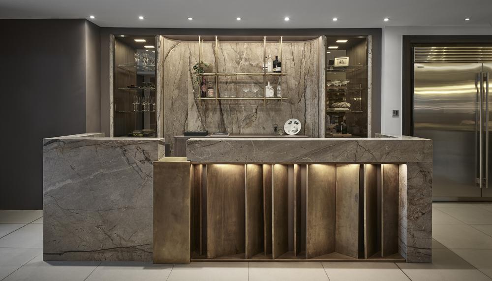 Grid Thirteen’s new luxury Home Bar blends contemporary SieMatic SLX cabinetry with their in-house bespoke furniture range ‘Darling Maeve’ to reflect their expertise in blending timeless artisan furniture with modern furniture. Photo credit: Andy Haslam